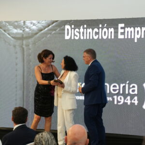 CENA EMPRESARIAL Y ENTREGA DISTINCIONES