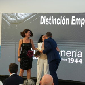 CENA EMPRESARIAL Y ENTREGA DISTINCIONES