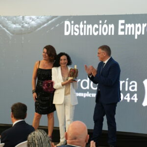 CENA EMPRESARIAL Y ENTREGA DISTINCIONES