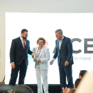 CENA EMPRESARIAL Y ENTREGA DISTINCIONES