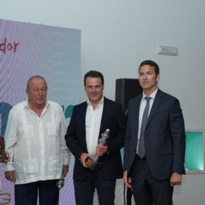 CENA EMPRESARIAL Y ENTREGA DISTINCIONES